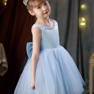 Vestido celeste con lazo grande en espalda en V