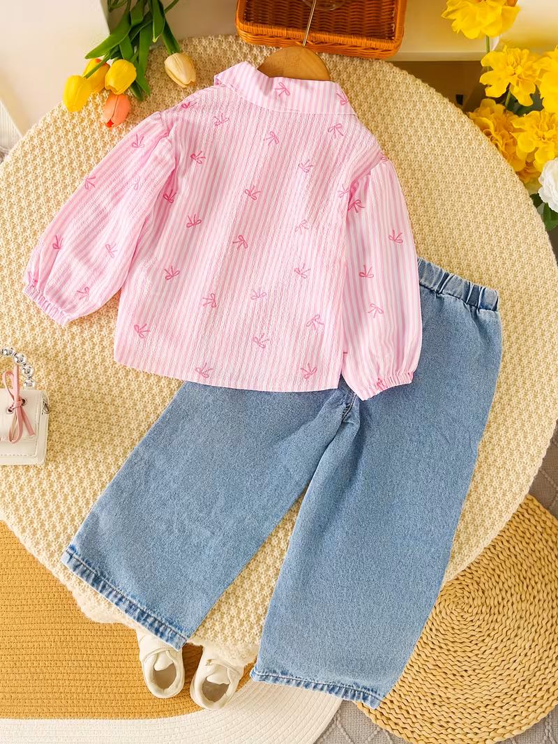 Conjunto 2 piezas camisa rosada con pantalón mezclilla bordado de lazo