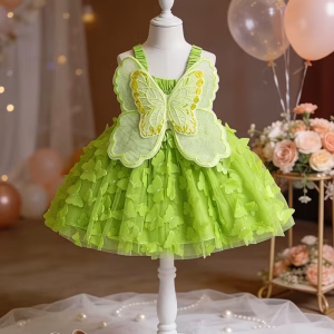 Vestido verde de tirantes con mariposas 3D