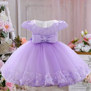 Vestido lila de malla floral y tul