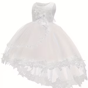 Vestido blanco con colita de pato tul y aplique de encaje
