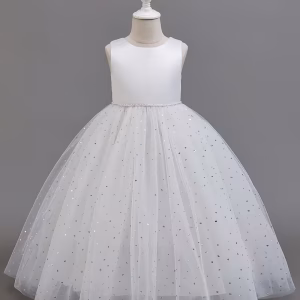Vestido blanco de tul con detalles corazones brillantes