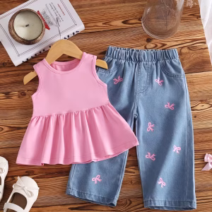 Blusa rosada de verano y pantalón mezclilla estampado lazo