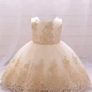 Vestido de fiesta albaricoque con bordado dorado