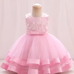 Vestid de fiesta rosado con tul y bordado de mariposas superior