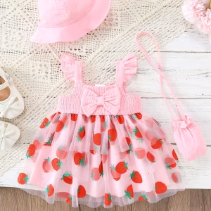 Vestido temático de fresas con sombrero y bolsa