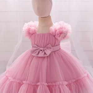 Vestido de fiesta rosa vieja con tul y lazo
