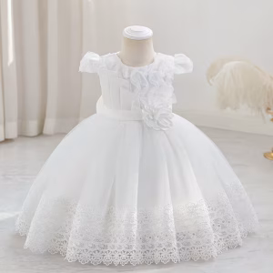 Vestido blanco de fiesta con tul y randa