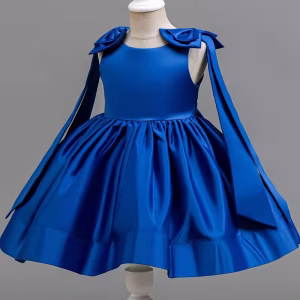 Vestido casual azul de satin con tirantes de lazos