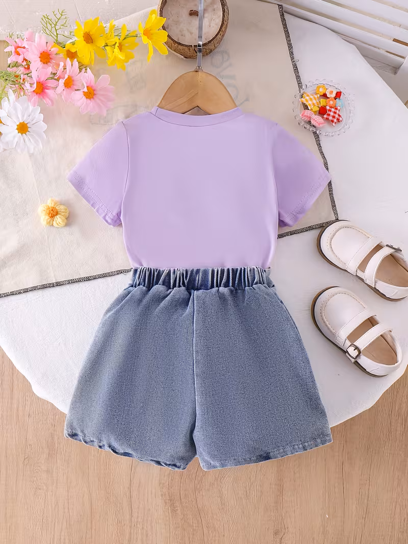 Blusa lila con short falda y apliques florales
