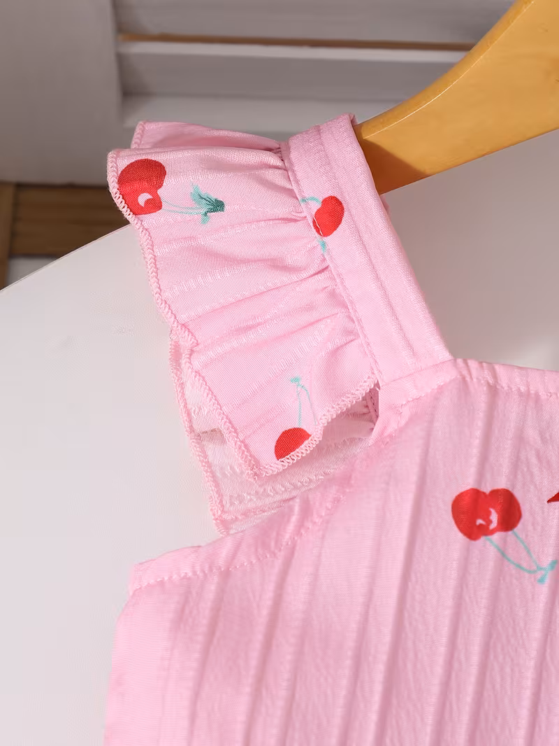Conjunto veraniego rosado camisola y pantalón con estampado cereza