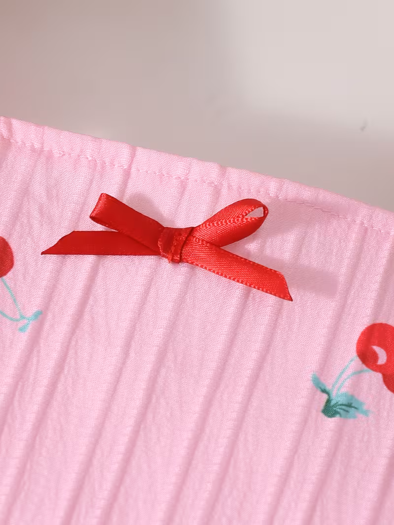 Conjunto veraniego rosado camisola y pantalón con estampado cereza