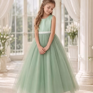 Vestido largo verde con detalle de cinturón en flores