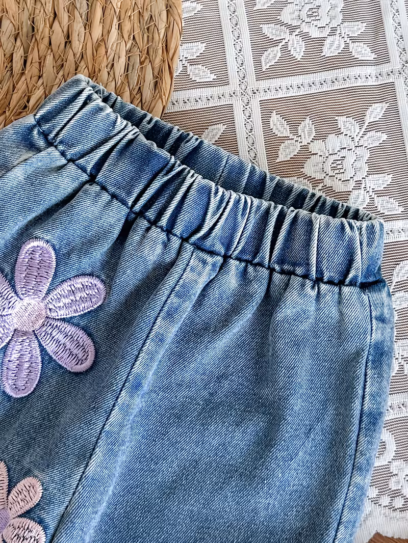 Conjunto blusa con pantalon mezclilla de flores bordadas