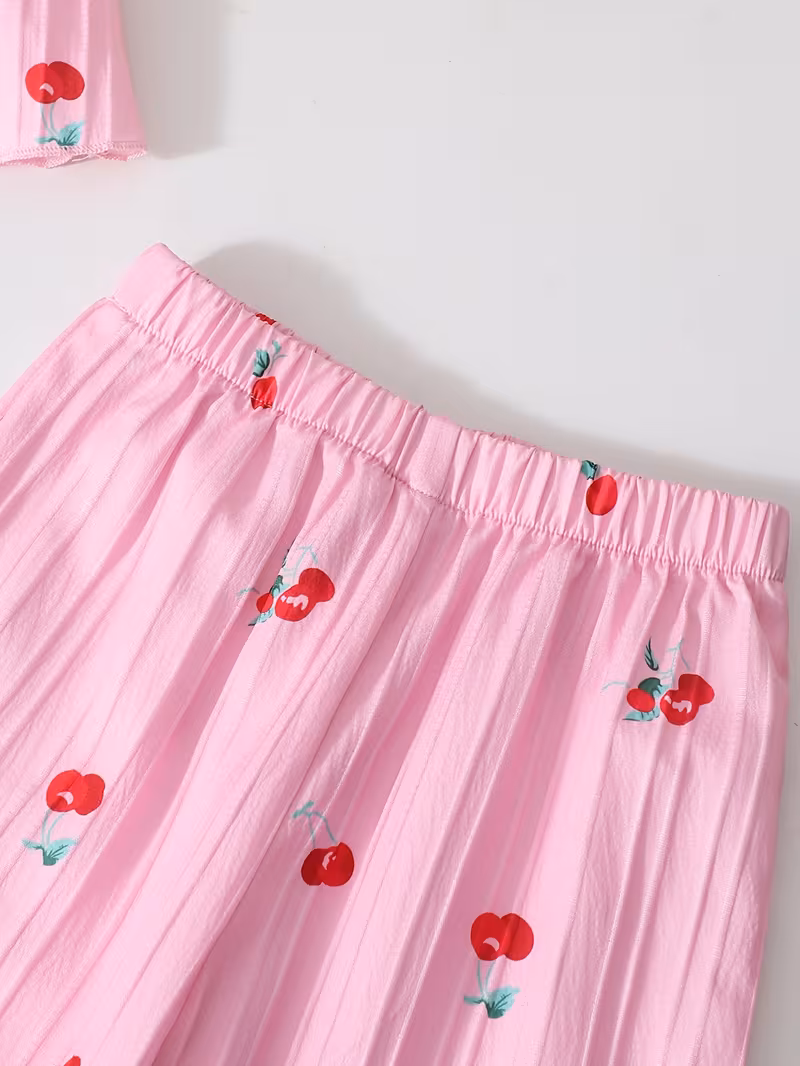Conjunto veraniego rosado camisola y pantalón con estampado cereza