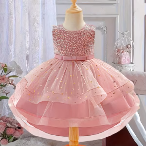 Vestido rosa frijol con lentejuelas y colita de pato