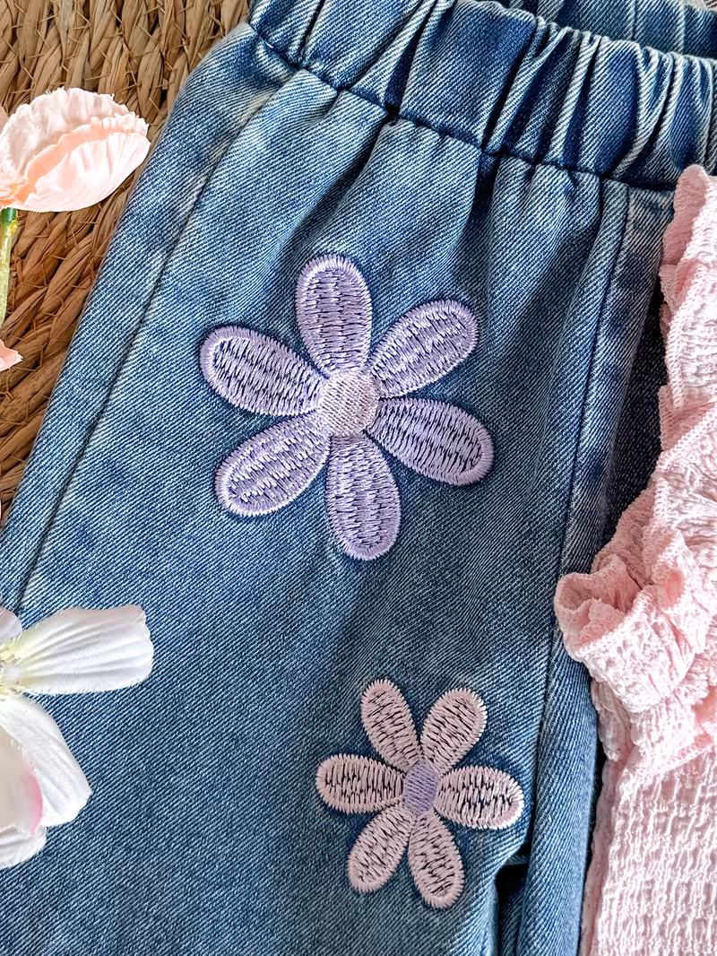 Conjunto blusa con pantalon mezclilla de flores bordadas