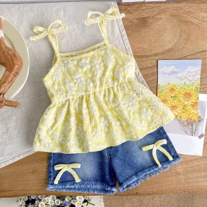 Conjunto 2 piezas blusa amarilla jacquard + shorts con lazo