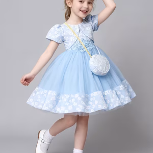 Vestido 2 en 1 celeste con tul y tela en relieve