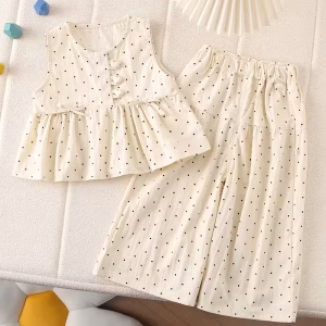 Conjunto veraniego beige de lunares