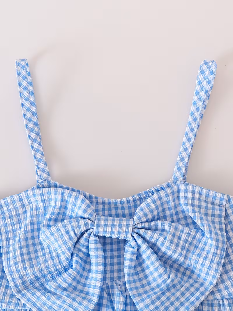 Conjunto blusa celeste con pantalón de mezclilla lavada
