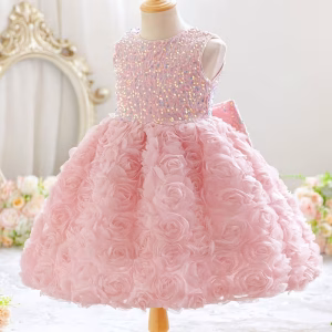 Vestido rosado con lentejuelas y flores 3D de tu