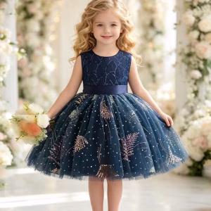 Vestido de fiesta azul con tul de brillo